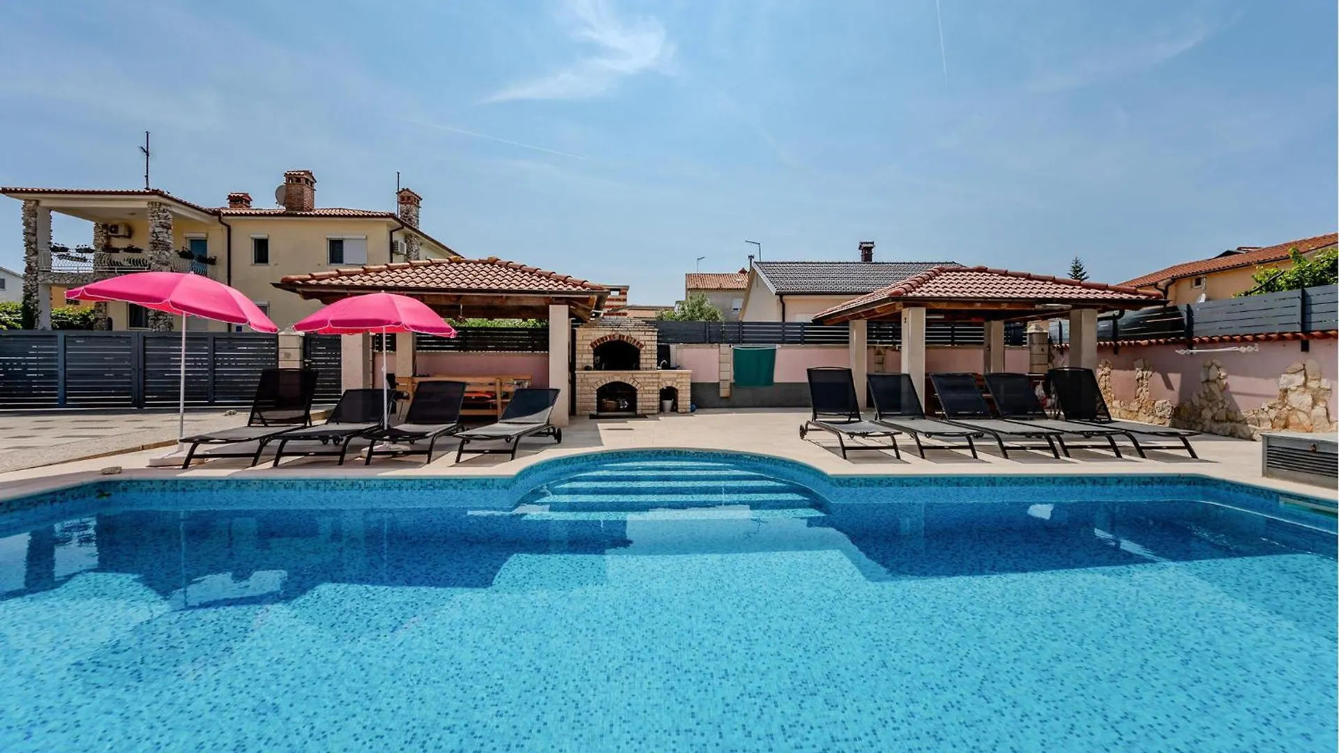 Lovely Apartment In Valbandon With Kitchen Fažana