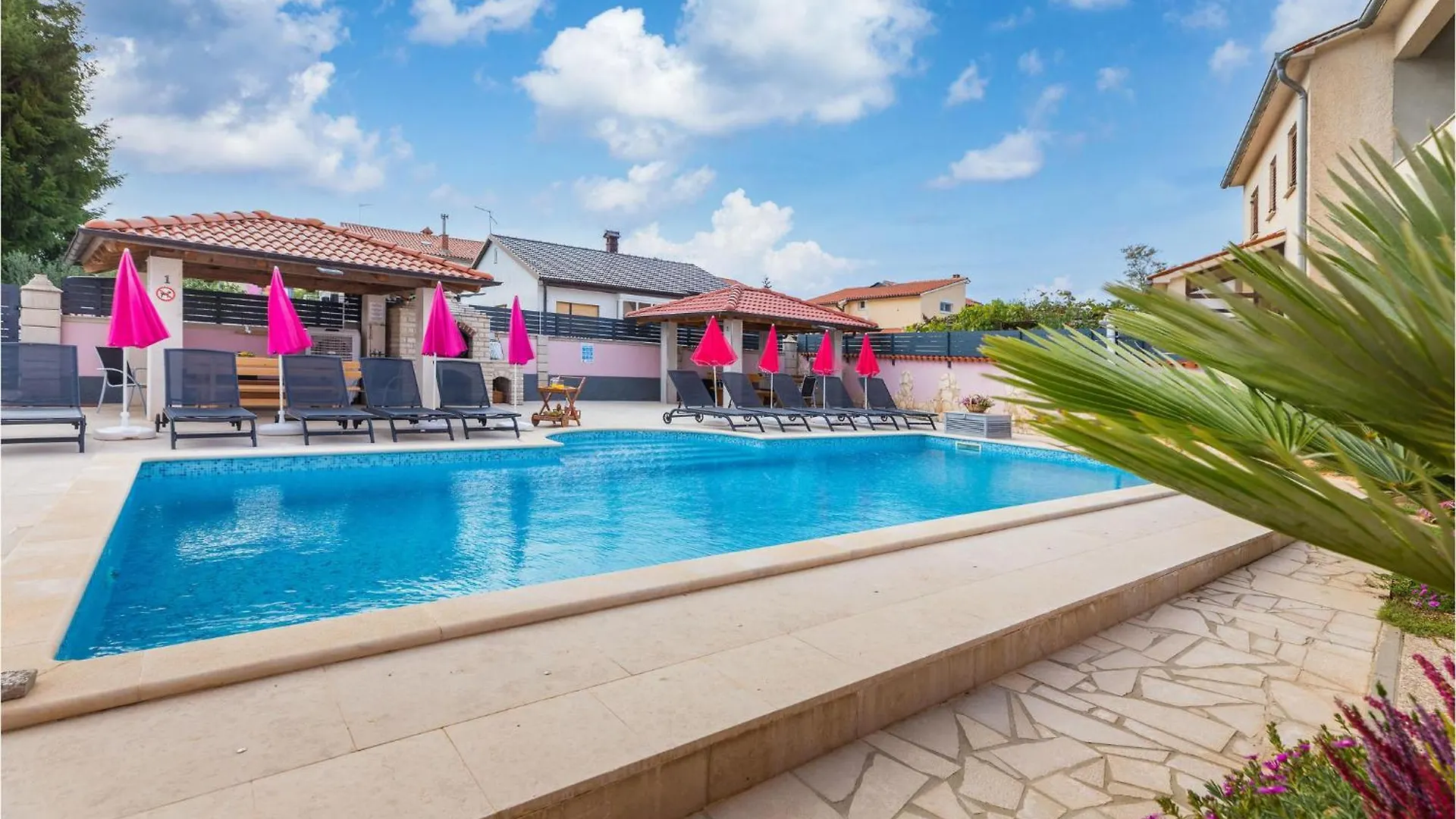 Lovely Apartment In Valbandon With Kitchen Fažana