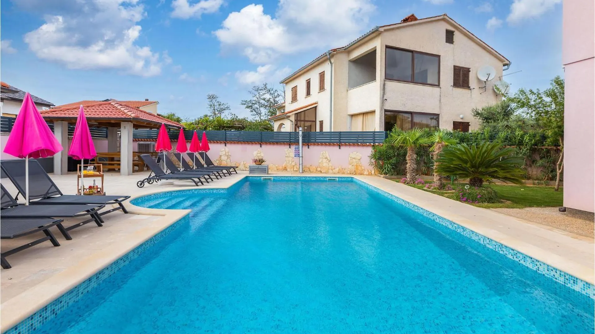 Lovely Apartment In Valbandon With Kitchen Fažana 0*,